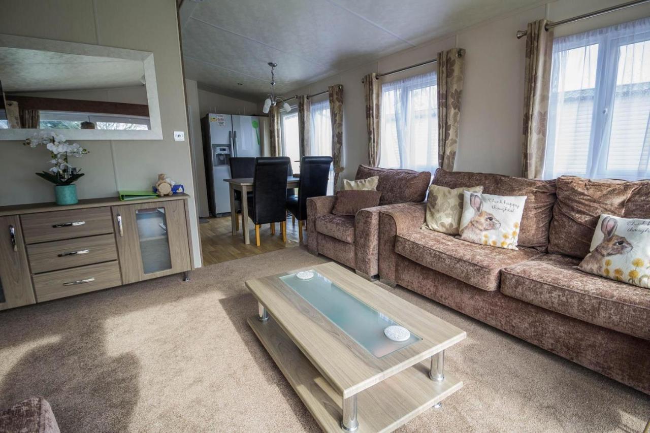 Modern 6 Berth Caravan At Highfield Grange In Essex Ref 26609P Clacton-on-Sea Exterior foto