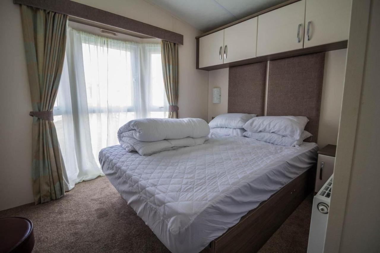 Modern 6 Berth Caravan At Highfield Grange In Essex Ref 26609P Clacton-on-Sea Exterior foto