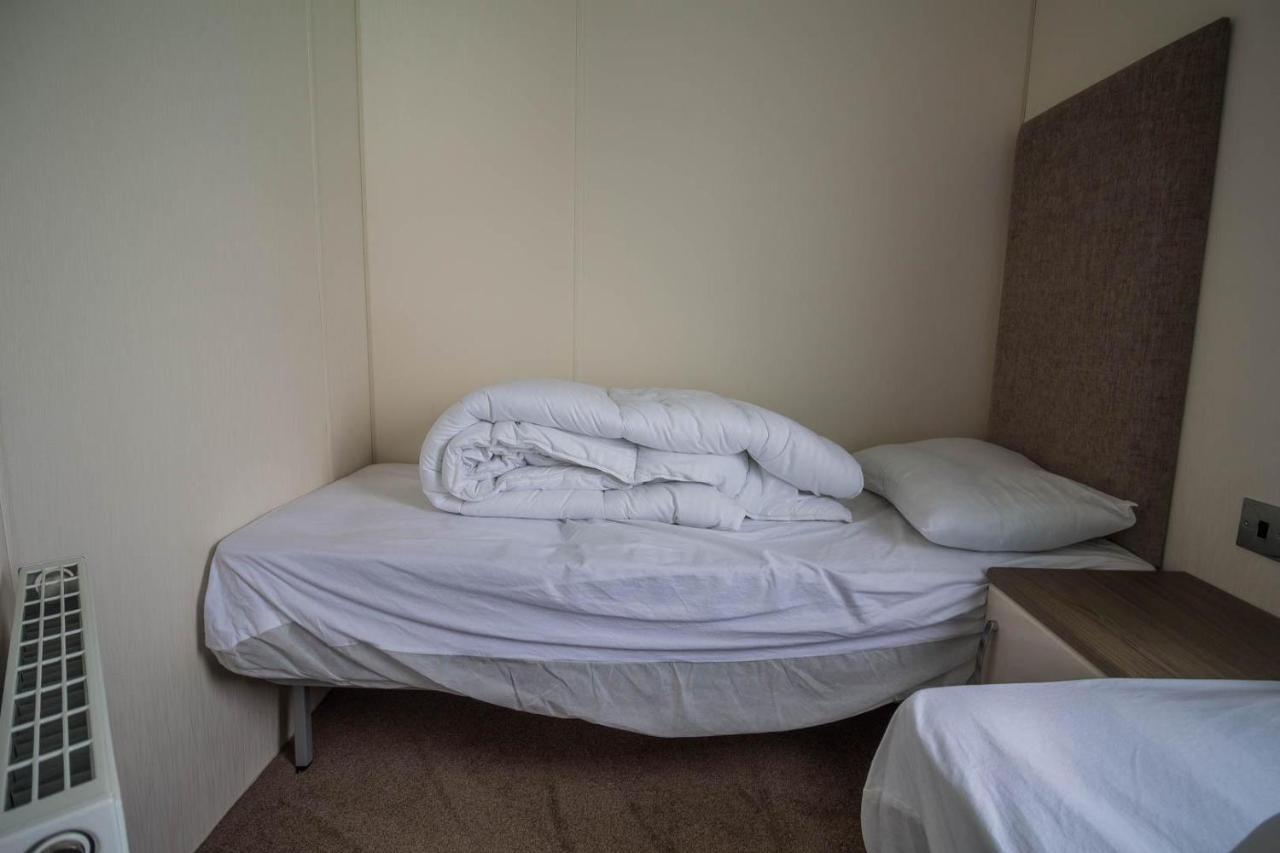 Modern 6 Berth Caravan At Highfield Grange In Essex Ref 26609P Clacton-on-Sea Exterior foto