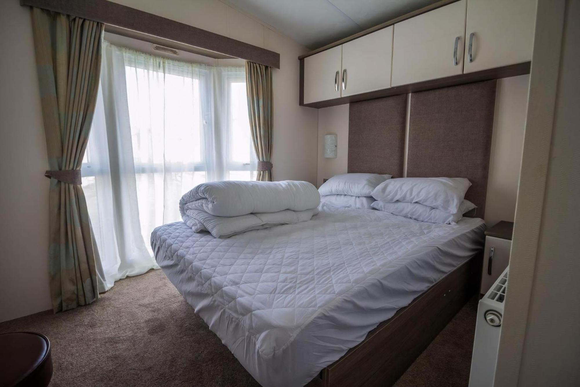 Modern 6 Berth Caravan At Highfield Grange In Essex Ref 26609P Clacton-on-Sea Exterior foto