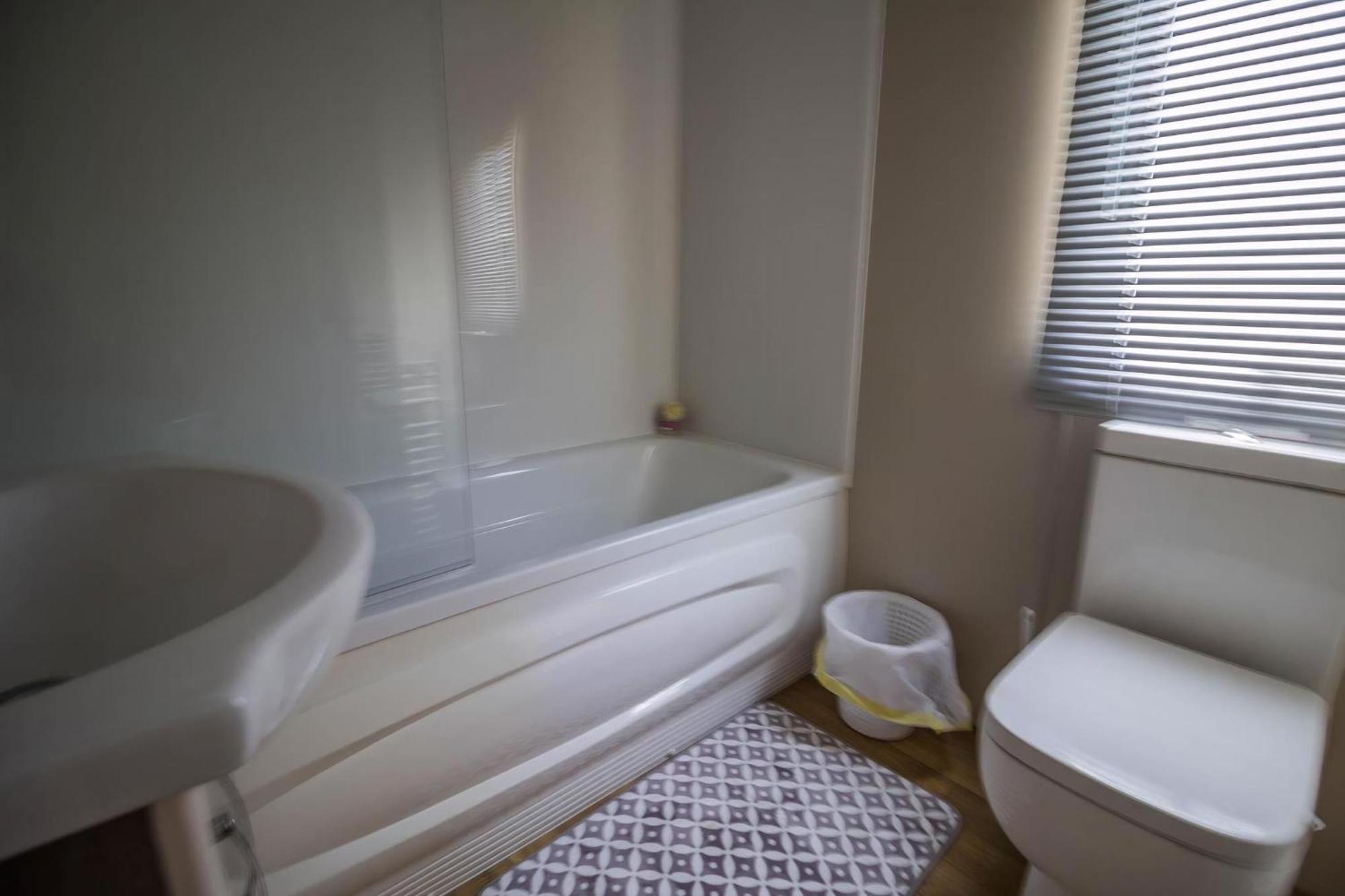 Modern 6 Berth Caravan At Highfield Grange In Essex Ref 26609P Clacton-on-Sea Exterior foto