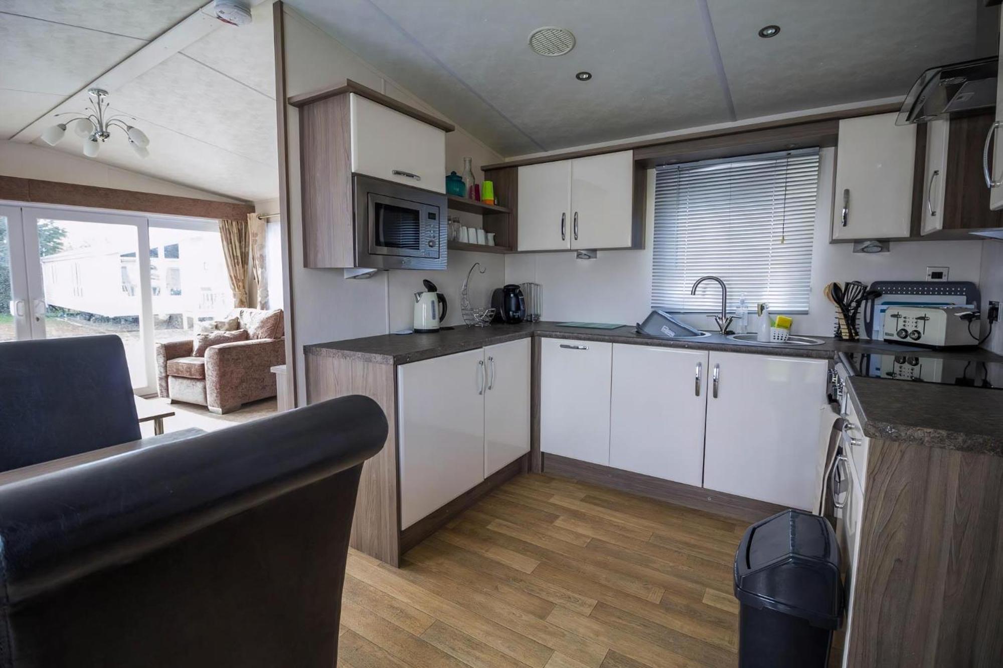 Modern 6 Berth Caravan At Highfield Grange In Essex Ref 26609P Clacton-on-Sea Exterior foto