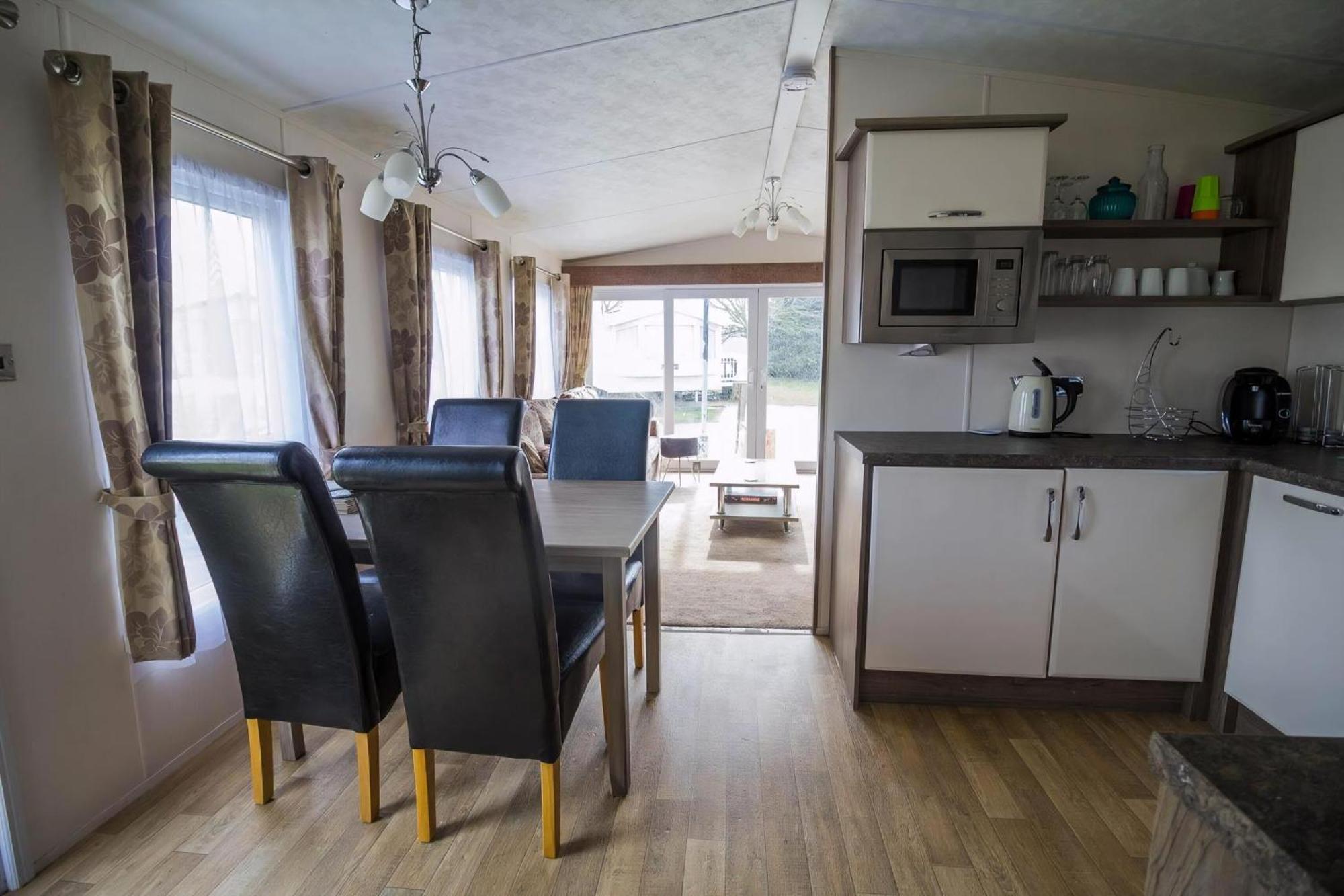 Modern 6 Berth Caravan At Highfield Grange In Essex Ref 26609P Clacton-on-Sea Exterior foto